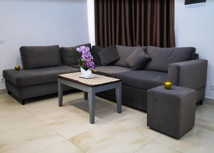 Tritea * Golem (Tirana)